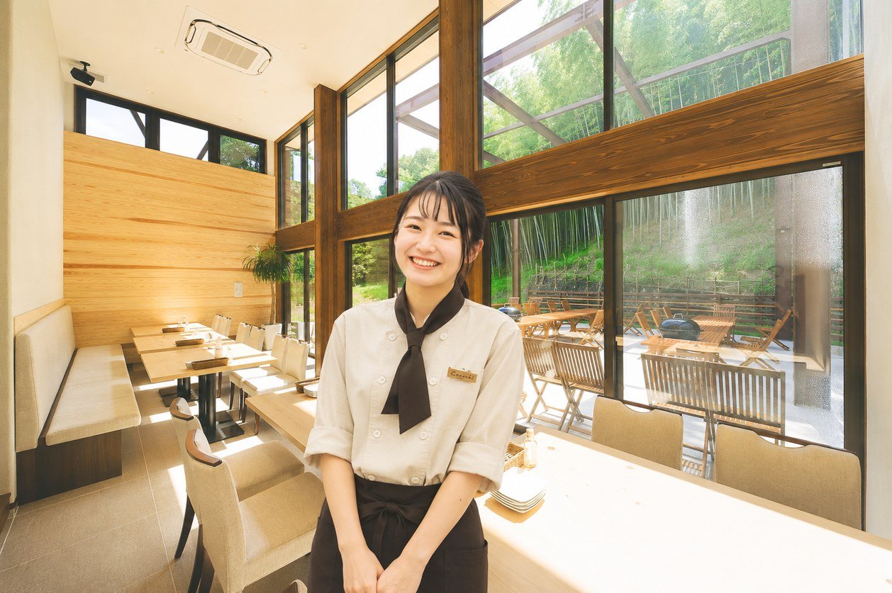 店舗で笑顔で立つG.D.Sのスタッフ